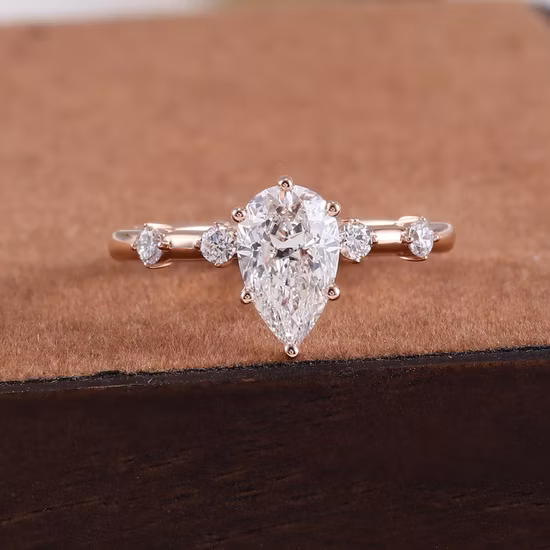 Fashion 14K Gold Lab Diamond Women Ring for Innovative Structure Vgi